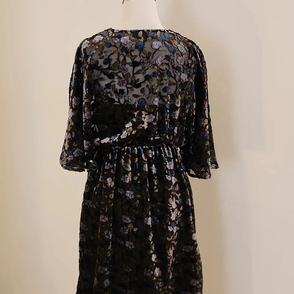 NWT || MODCLOTH || velvet floral dress,  black, size x small, flowy sleeves - Picture 6 of 9